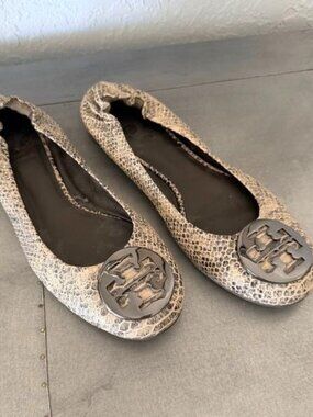 Tory Burch Reva Snakeskin Embossed Ballet Flats – Gunmetal Gray & Taupe Size 6.5